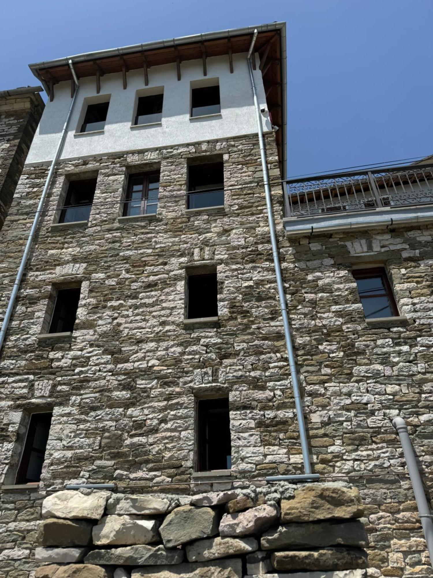 Dam Stone Boutique Hotel Gjirokaster Bagian luar foto