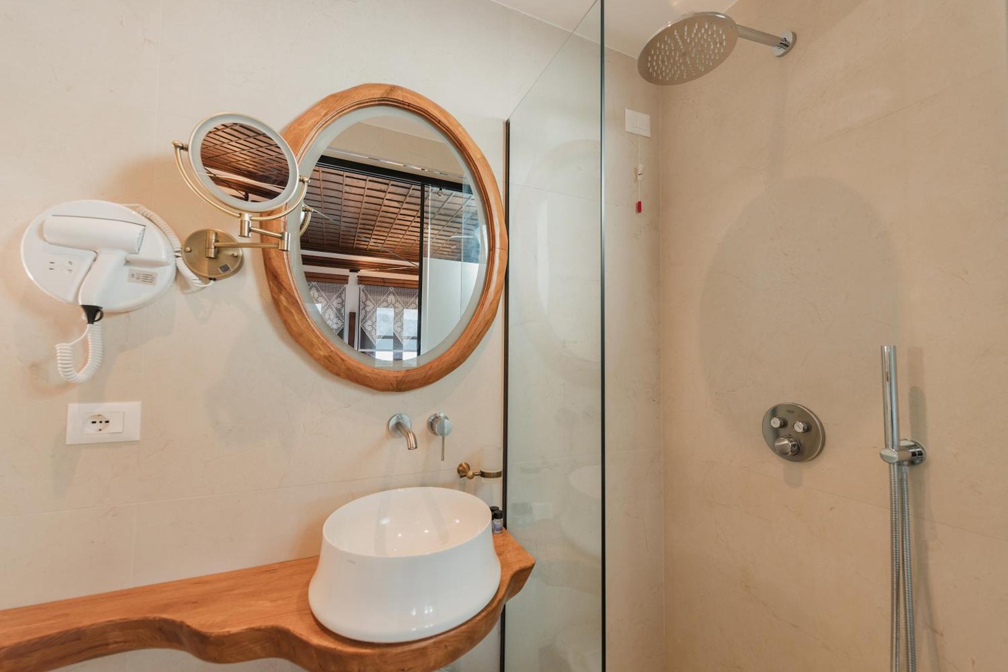Dam Stone Boutique Hotel Gjirokaster Bagian luar foto