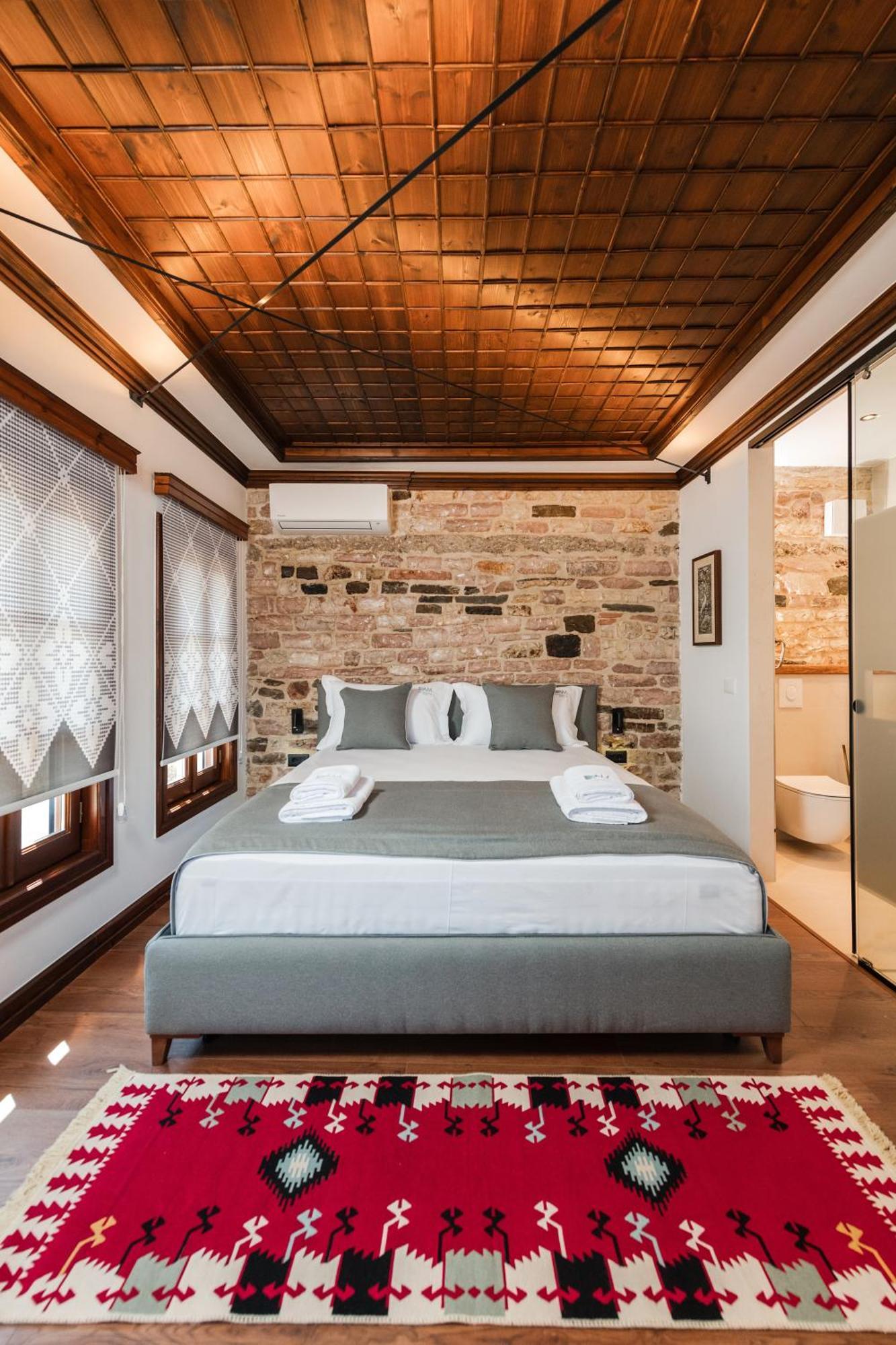 Dam Stone Boutique Hotel Gjirokaster Bagian luar foto
