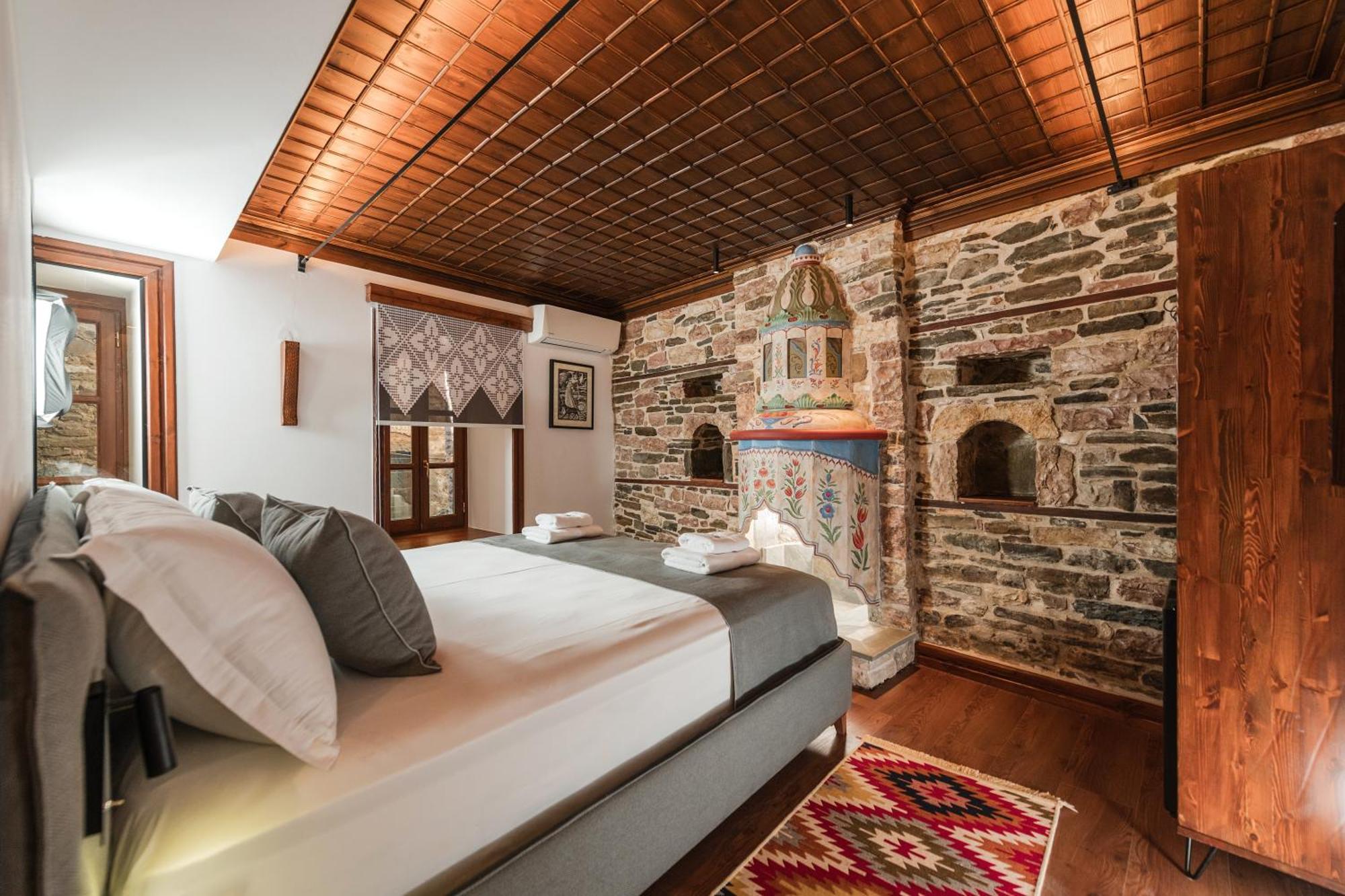 Dam Stone Boutique Hotel Gjirokaster Bagian luar foto