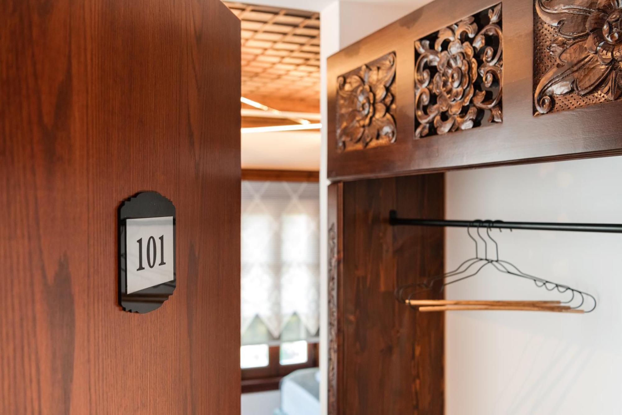Dam Stone Boutique Hotel Gjirokaster Bagian luar foto